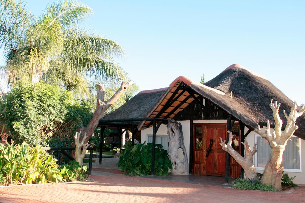 Cest Si Bon Hotel Otjiwarongo Buitenkant foto