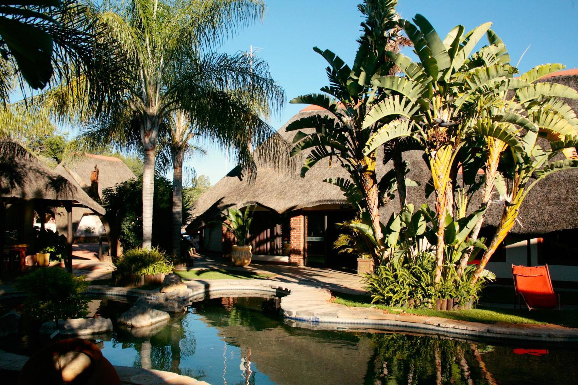 Cest Si Bon Hotel Otjiwarongo Buitenkant foto