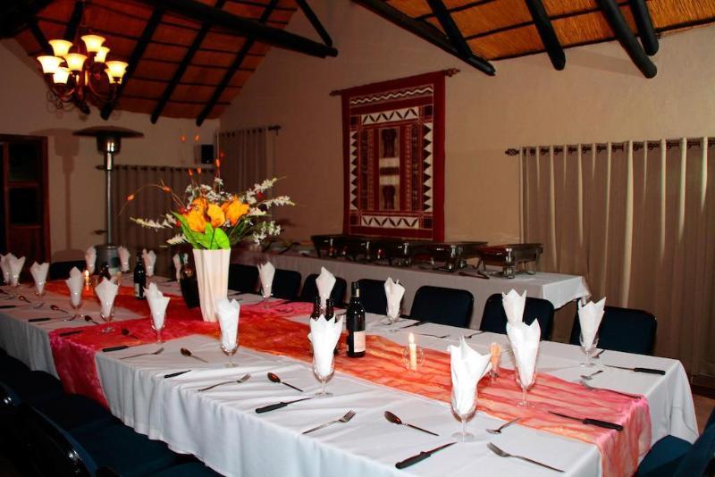 Cest Si Bon Hotel Otjiwarongo Buitenkant foto