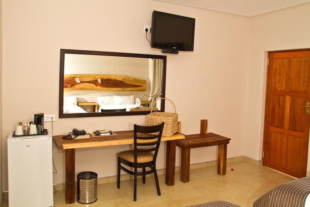 Cest Si Bon Hotel Otjiwarongo Kamer foto