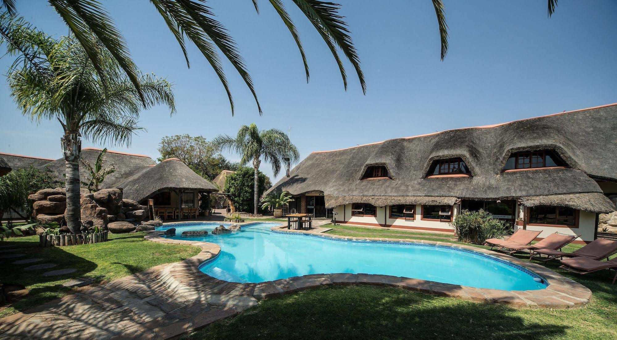Cest Si Bon Hotel Otjiwarongo Buitenkant foto