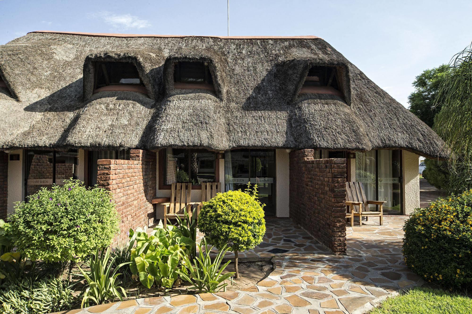 Cest Si Bon Hotel Otjiwarongo Buitenkant foto