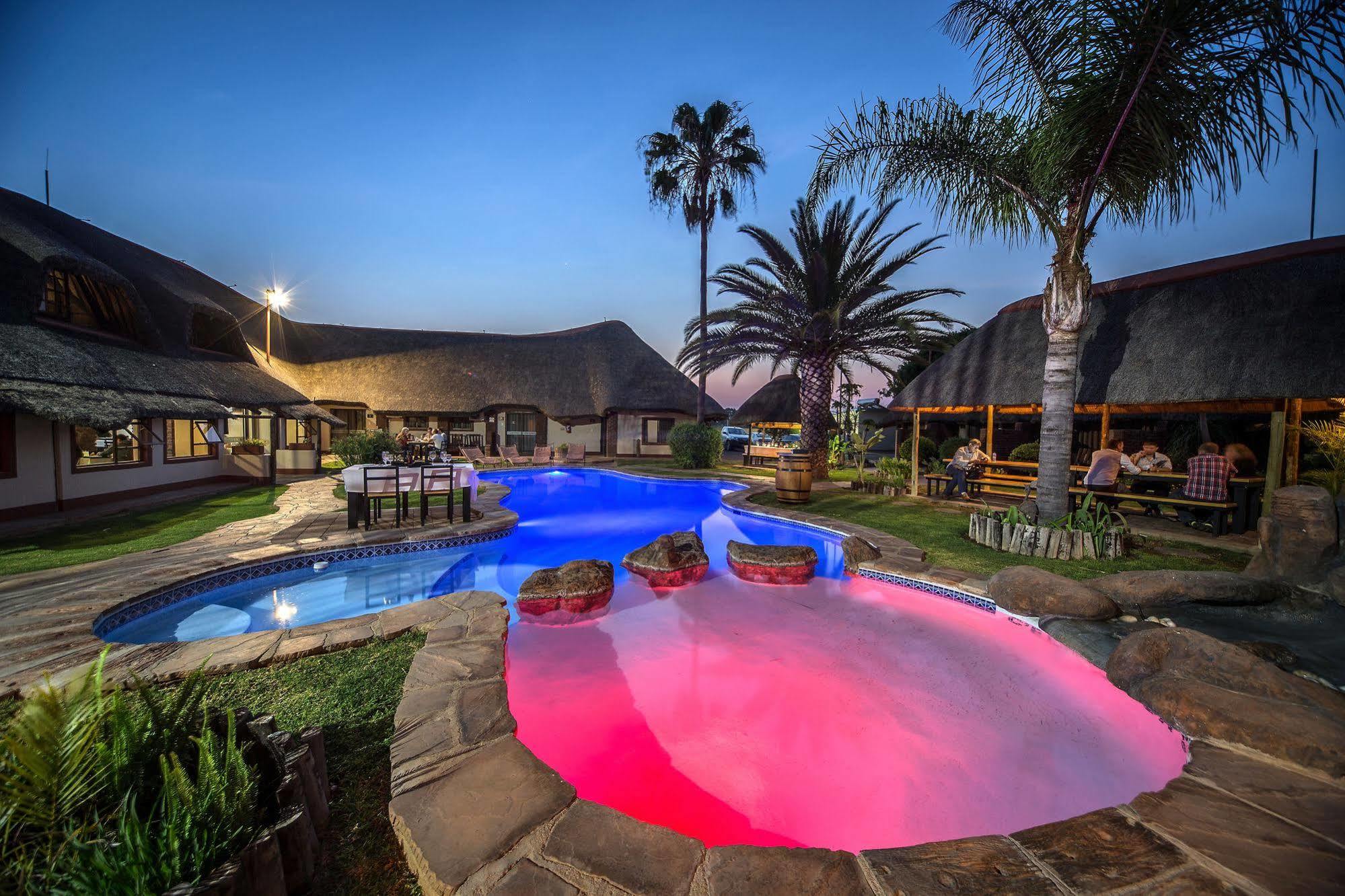 Cest Si Bon Hotel Otjiwarongo Buitenkant foto