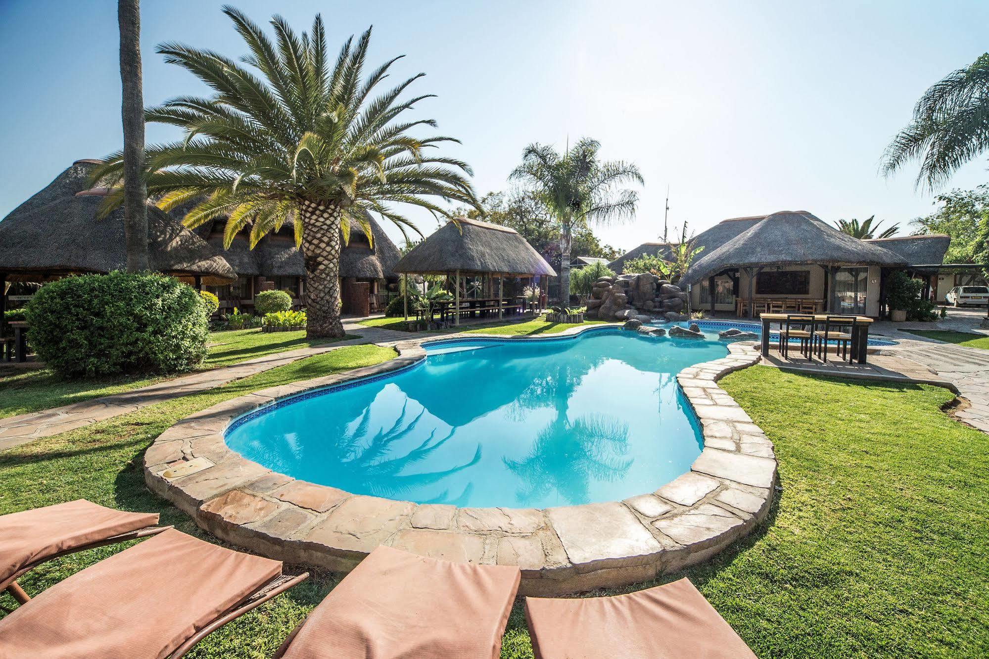 Cest Si Bon Hotel Otjiwarongo Buitenkant foto