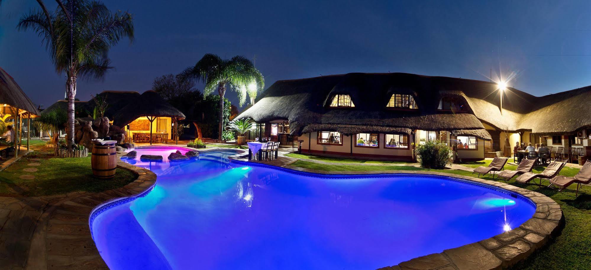 Cest Si Bon Hotel Otjiwarongo Buitenkant foto