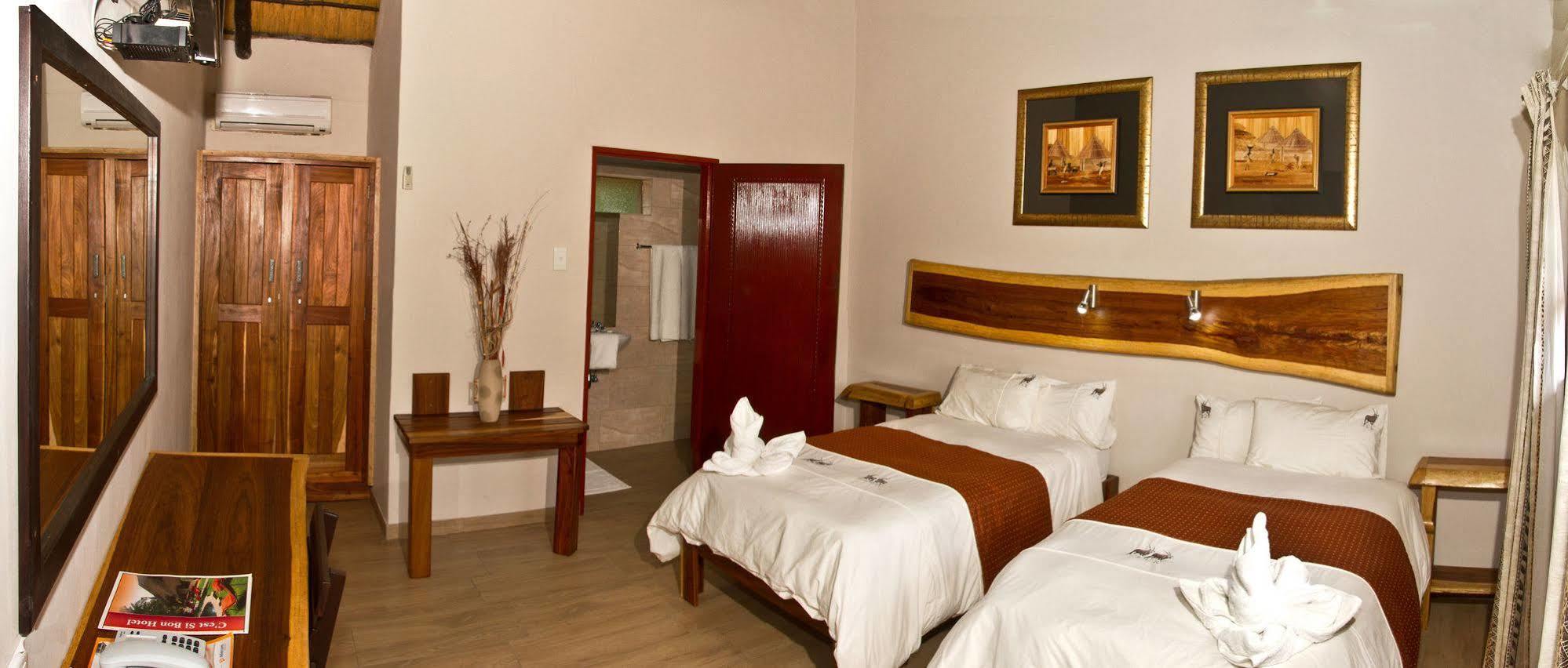 Cest Si Bon Hotel Otjiwarongo Buitenkant foto