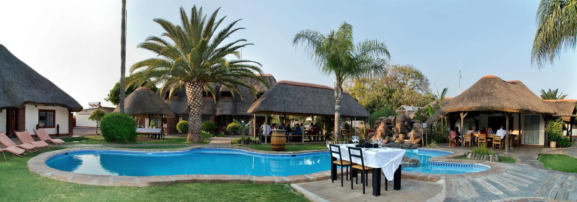 Cest Si Bon Hotel Otjiwarongo Buitenkant foto