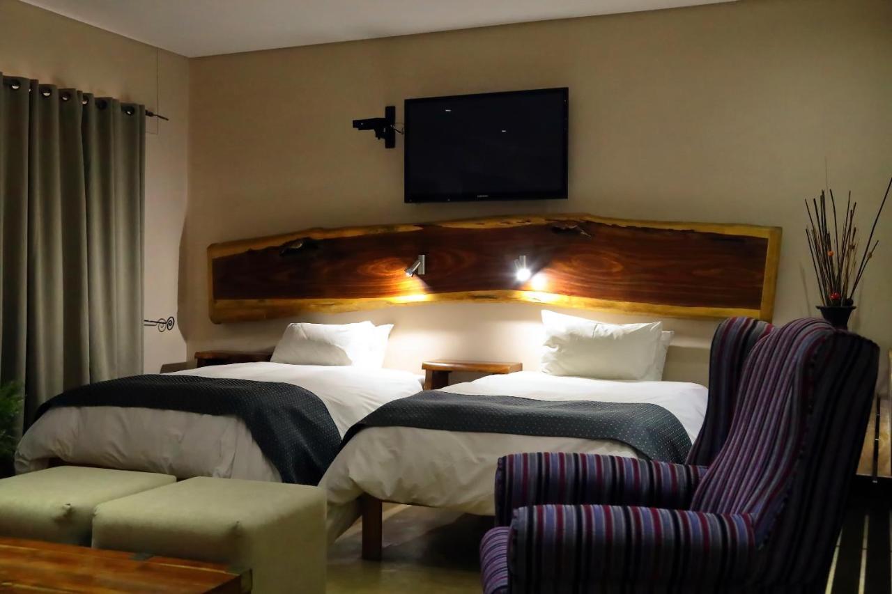 Cest Si Bon Hotel Otjiwarongo Buitenkant foto