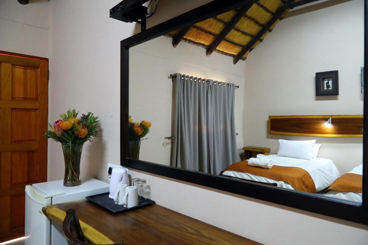 Cest Si Bon Hotel Otjiwarongo Buitenkant foto