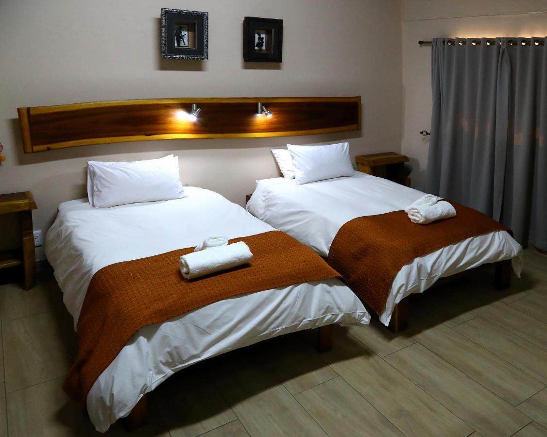 Cest Si Bon Hotel Otjiwarongo Buitenkant foto